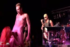 Live sex on stage bij rock concert